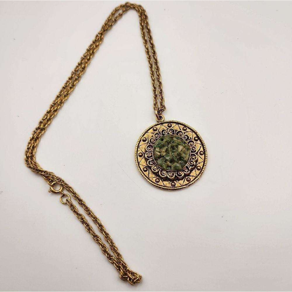 Vintage Green Stone Chip Pendant Necklace